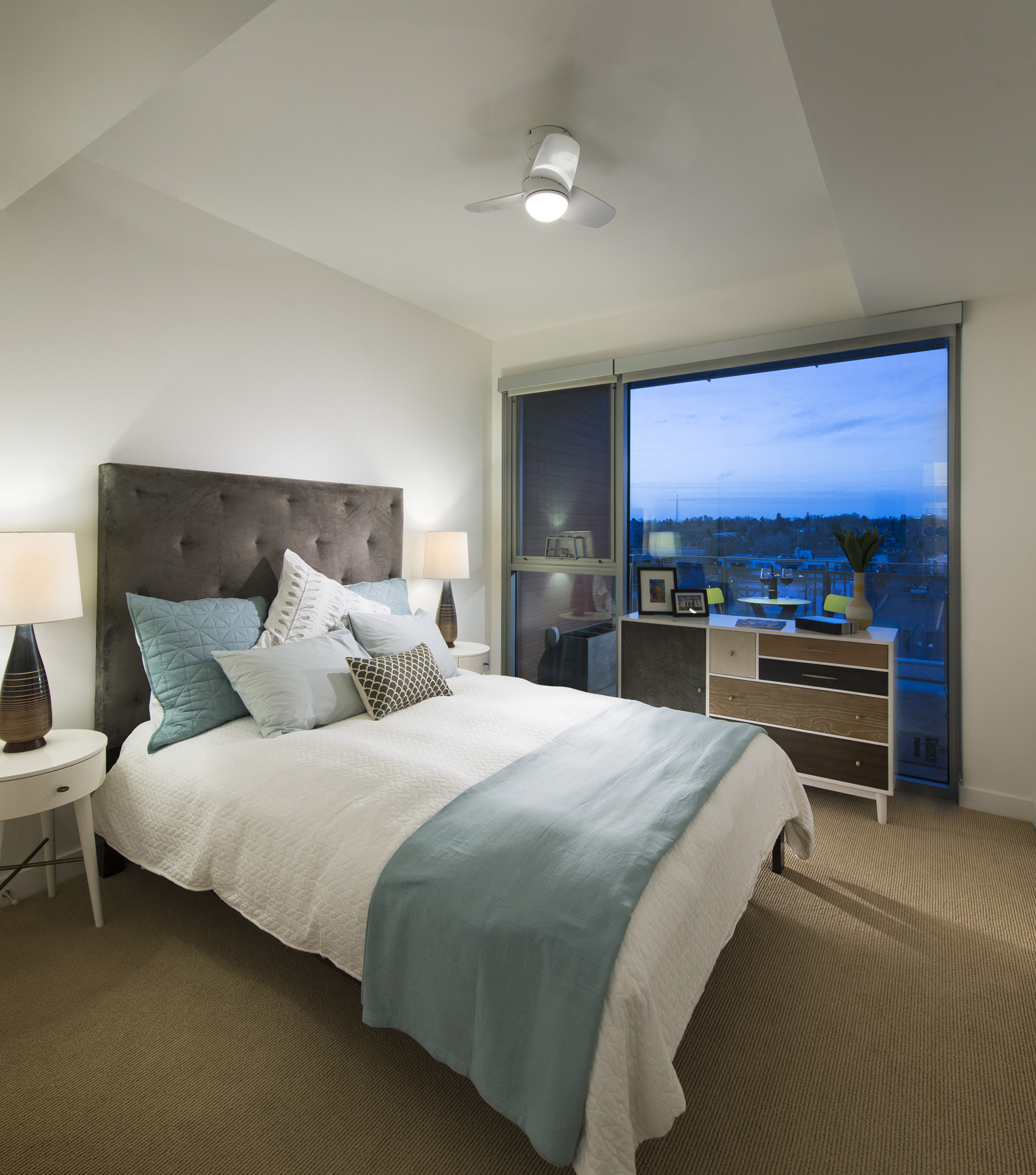 http://cdn.rentcafe.com/dmslivecafe/2/101598/Aspen-Vail Bedroom.jpg